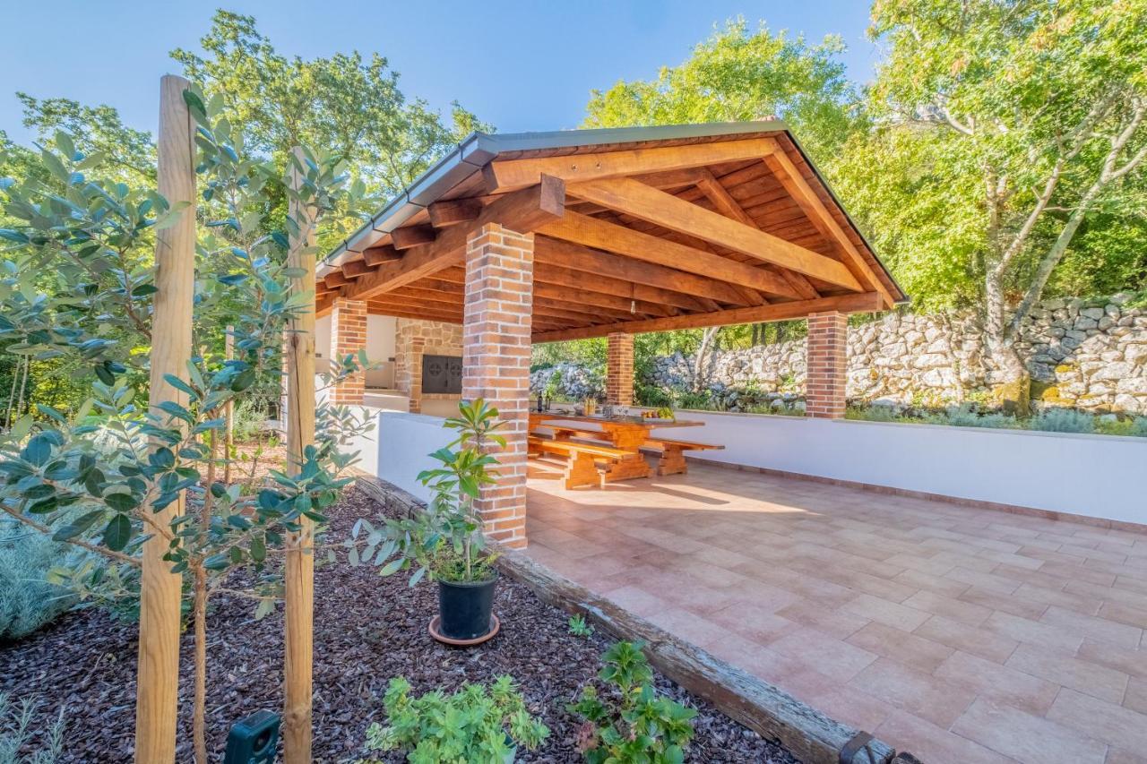 Amazing 4 Bedroom Villa With Swimming Pool And Wifi, Family Frendly Tribalj  Экстерьер фото
