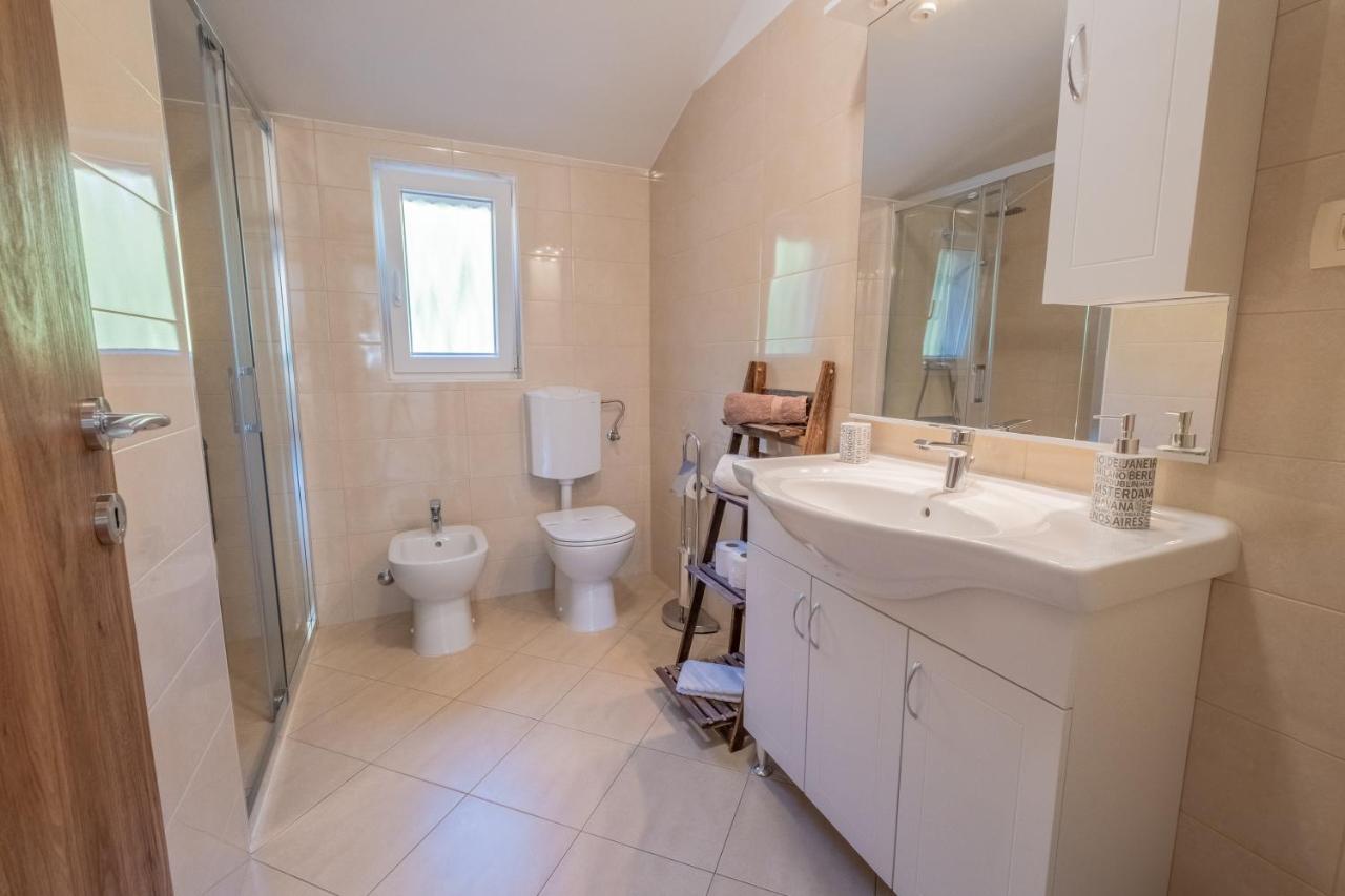 Amazing 4 Bedroom Villa With Swimming Pool And Wifi, Family Frendly Tribalj  Экстерьер фото