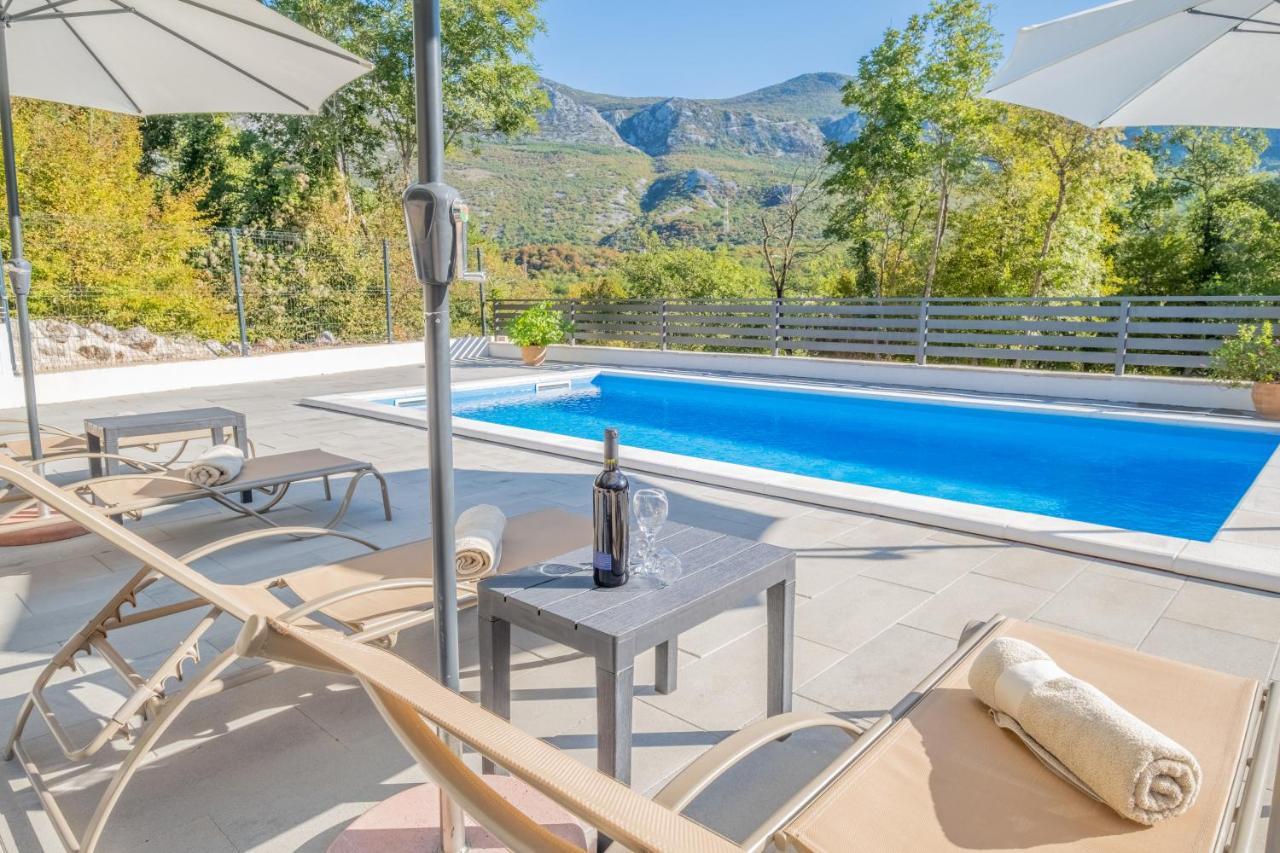 Amazing 4 Bedroom Villa With Swimming Pool And Wifi, Family Frendly Tribalj  Экстерьер фото