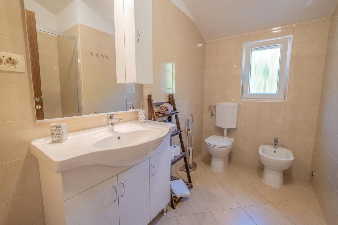 Amazing 4 Bedroom Villa With Swimming Pool And Wifi, Family Frendly Tribalj  Экстерьер фото