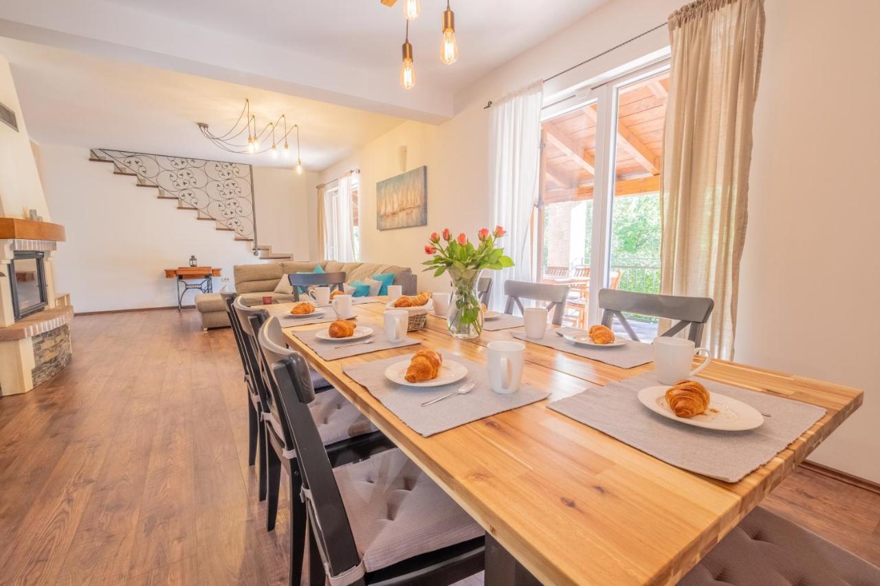 Amazing 4 Bedroom Villa With Swimming Pool And Wifi, Family Frendly Tribalj  Экстерьер фото