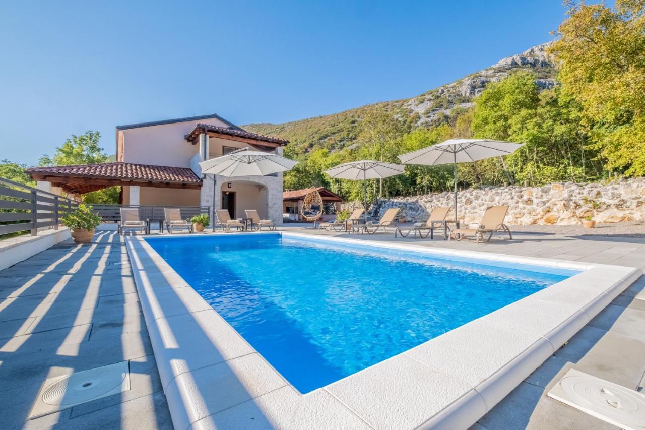 Amazing 4 Bedroom Villa With Swimming Pool And Wifi, Family Frendly Tribalj  Экстерьер фото
