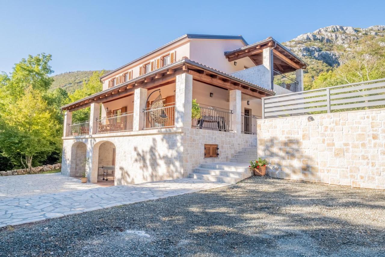 Amazing 4 Bedroom Villa With Swimming Pool And Wifi, Family Frendly Tribalj  Экстерьер фото