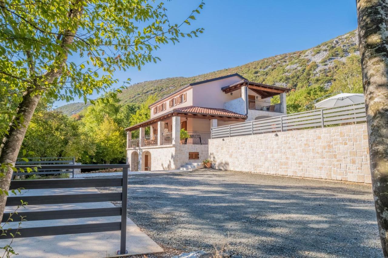 Amazing 4 Bedroom Villa With Swimming Pool And Wifi, Family Frendly Tribalj  Экстерьер фото