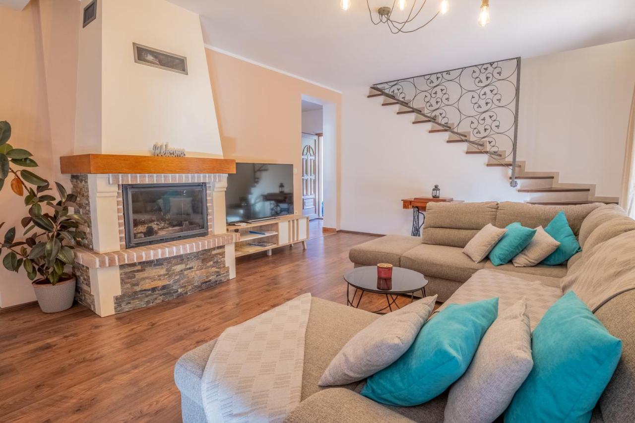 Amazing 4 Bedroom Villa With Swimming Pool And Wifi, Family Frendly Tribalj  Экстерьер фото